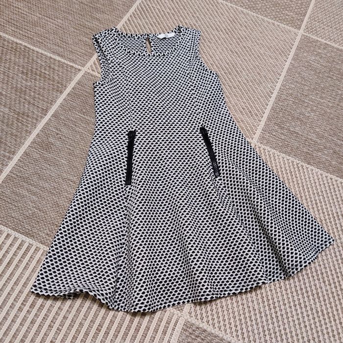 Сукні на дівчинку 6-7 років по 100 грн