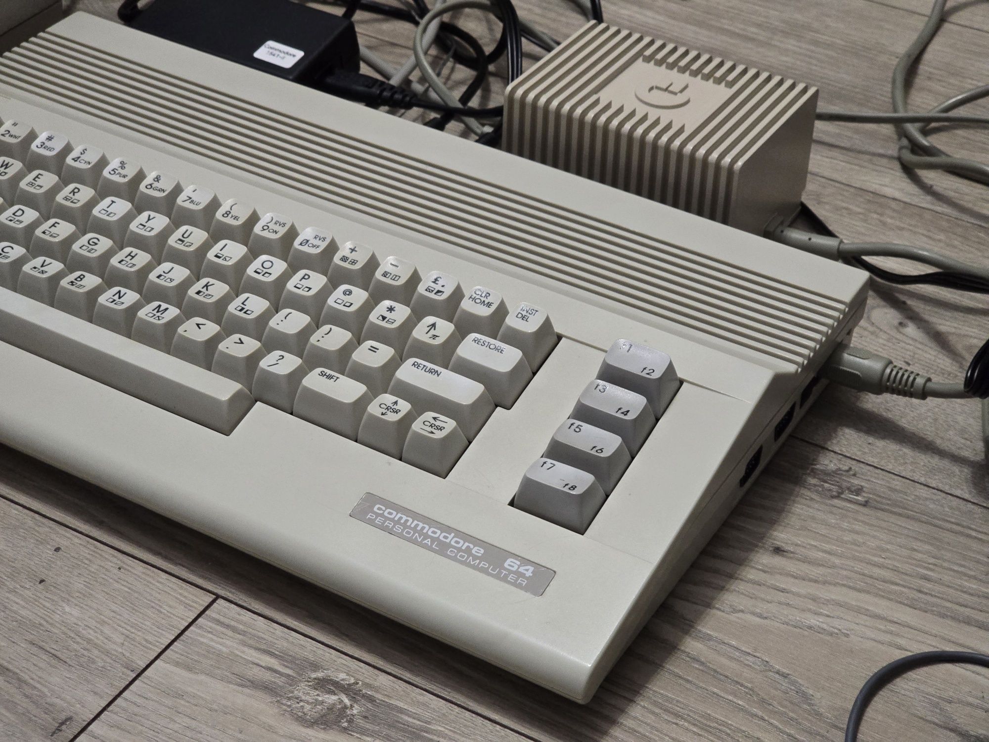 Commodore C64 BOX, zgodny nr. / Stacja 1541-II / Mag. C2N BOX / Gwar.