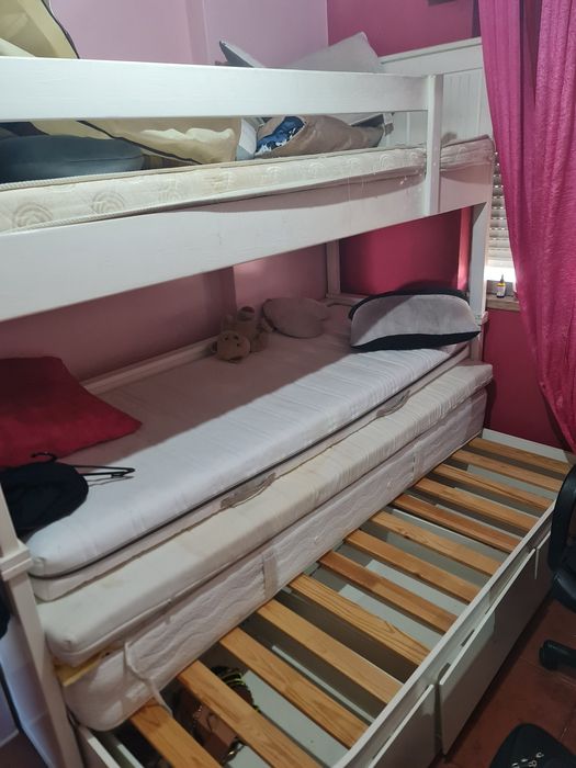 Beliche triplo com marcas de uso para despachar