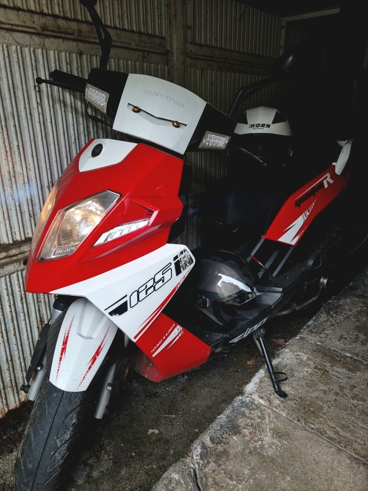Skuter Zipp Quantum R 125  / 2 kaski / Rękawice / Zadbany