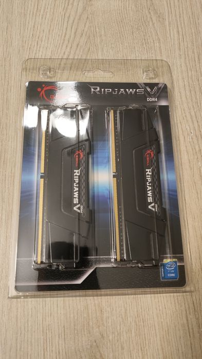Pamięć RAM G.SKILL 16GB 3200MHz Ripjaws V F4-3200C16D-16GVKB