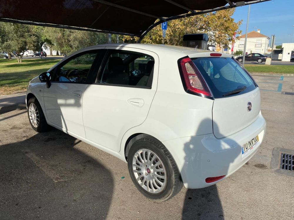 Fiat Punto 1.3 ano 2013.