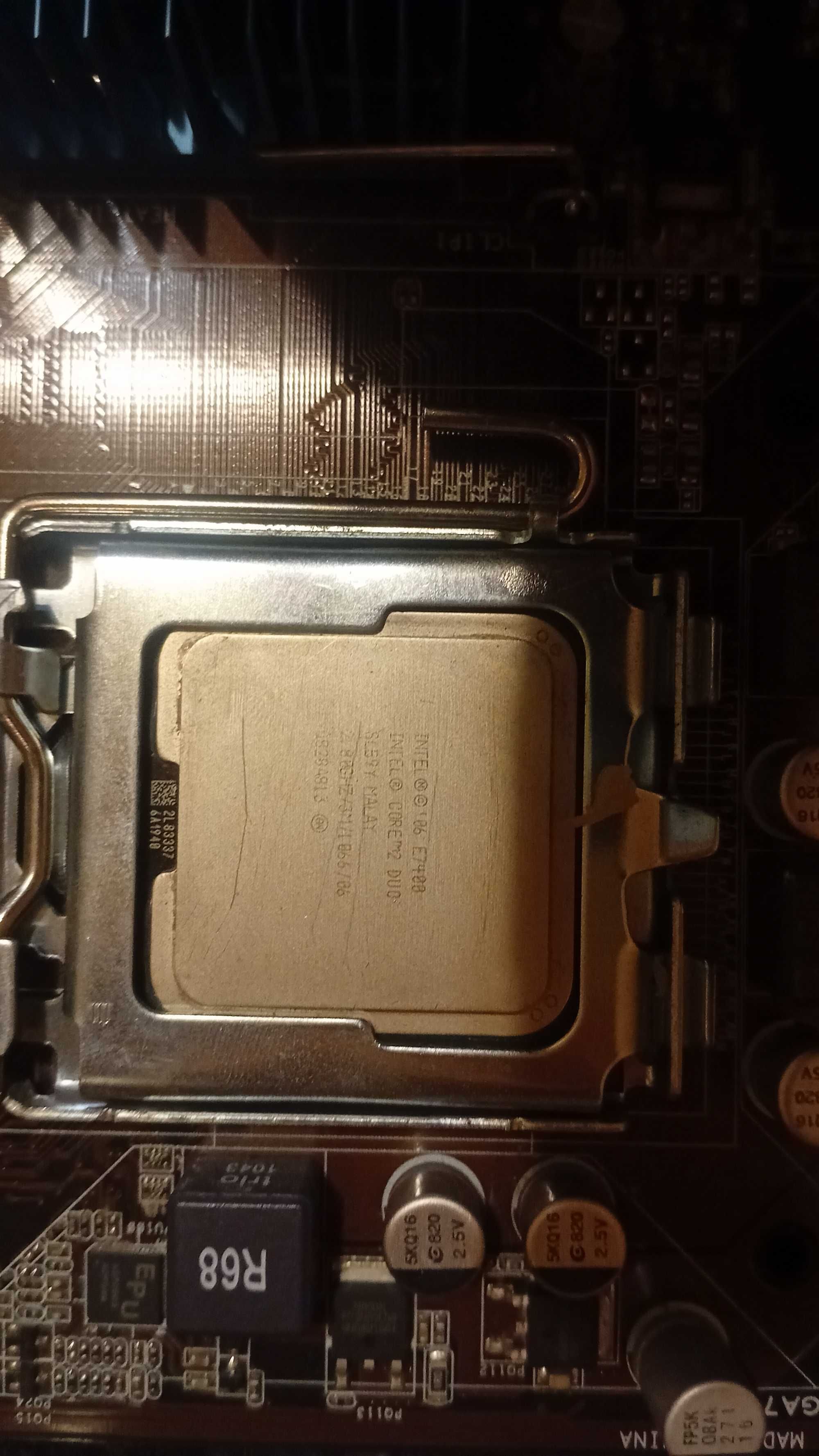 Продам комплект материнскую плату lga775 процессор интел е7400 3gbddr3