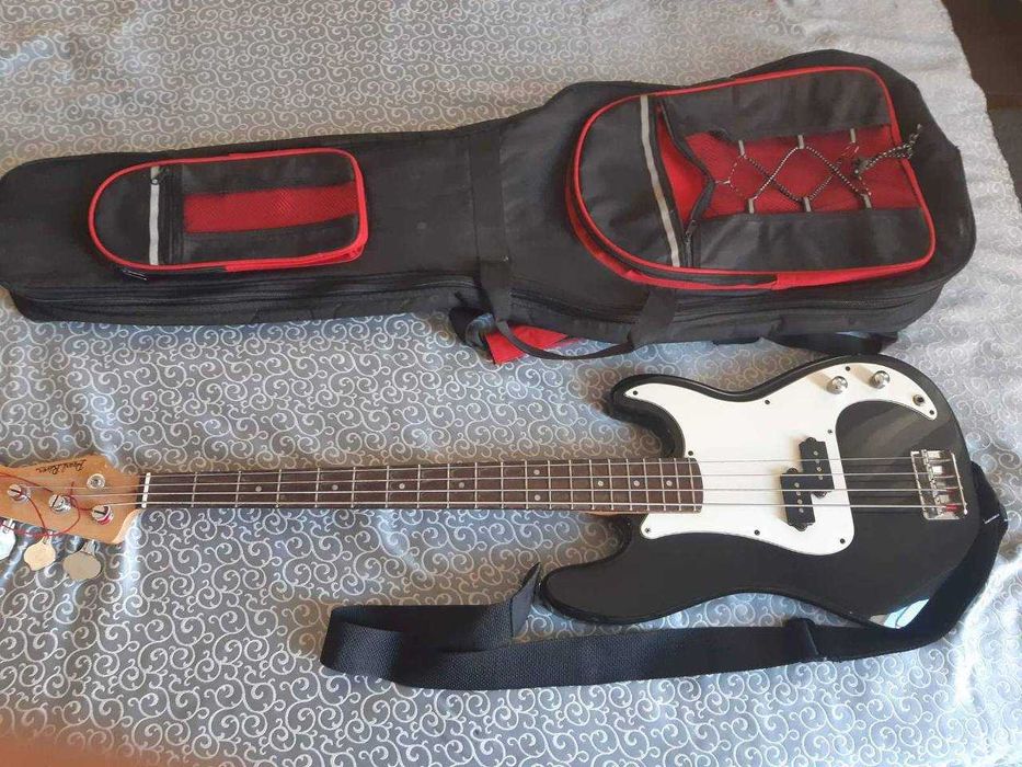 Комплект для бас-гитариста (бас + комбик + чехол)