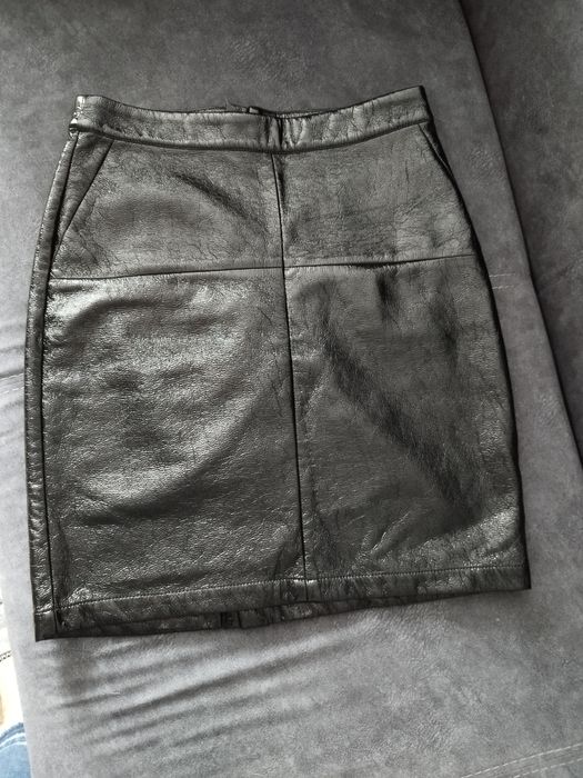 Spódniczka z błyszczacej skórki 36