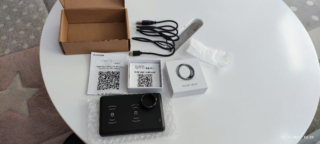 Obrączka smart ring stacja do dekodowania i kodowania