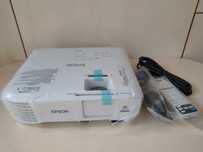 Nowy projektor LCD Epson EB-U05 biały