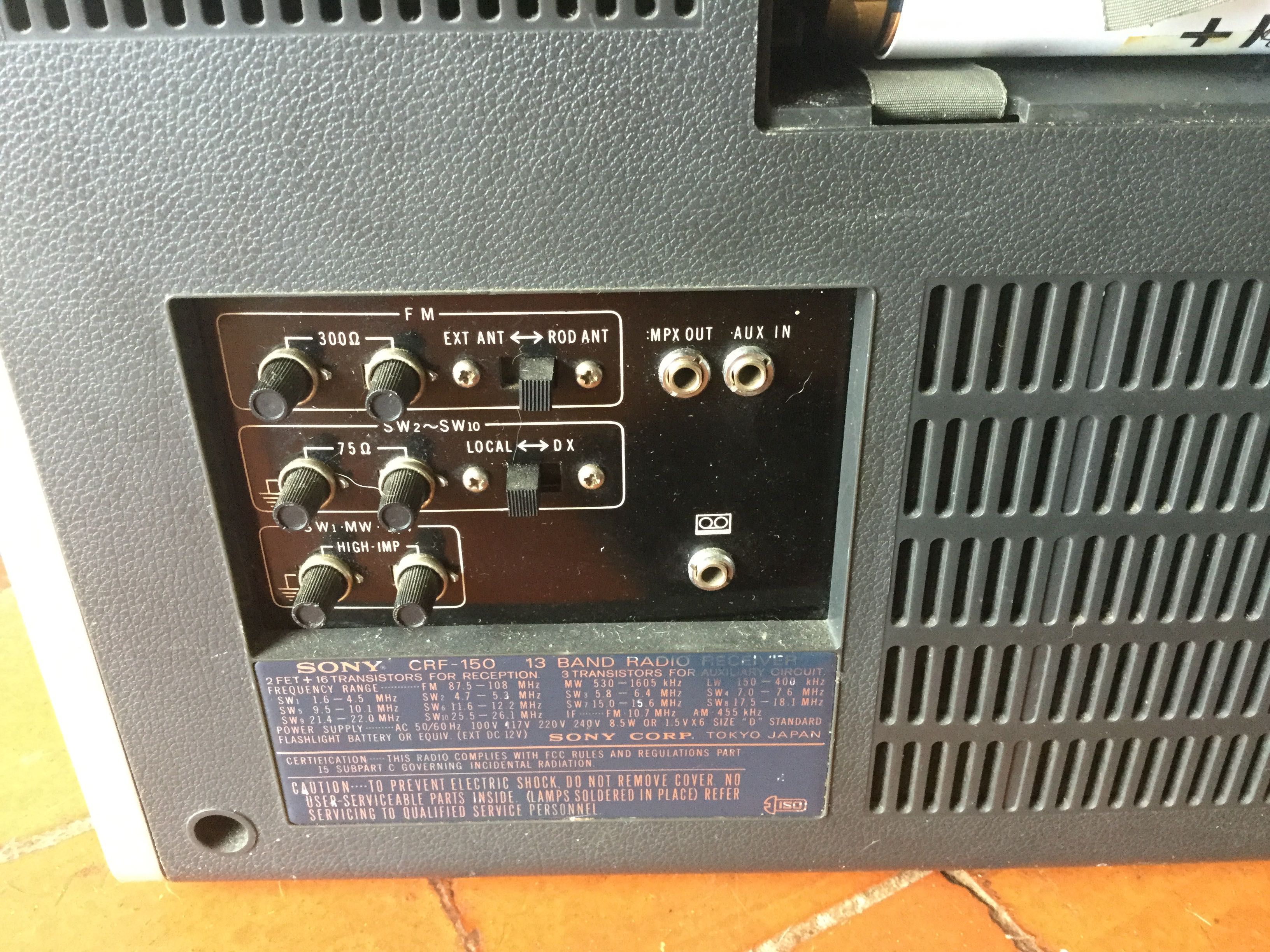 Rádio Sony CRF-150 FM-AM Solid State 13 Band (70s)