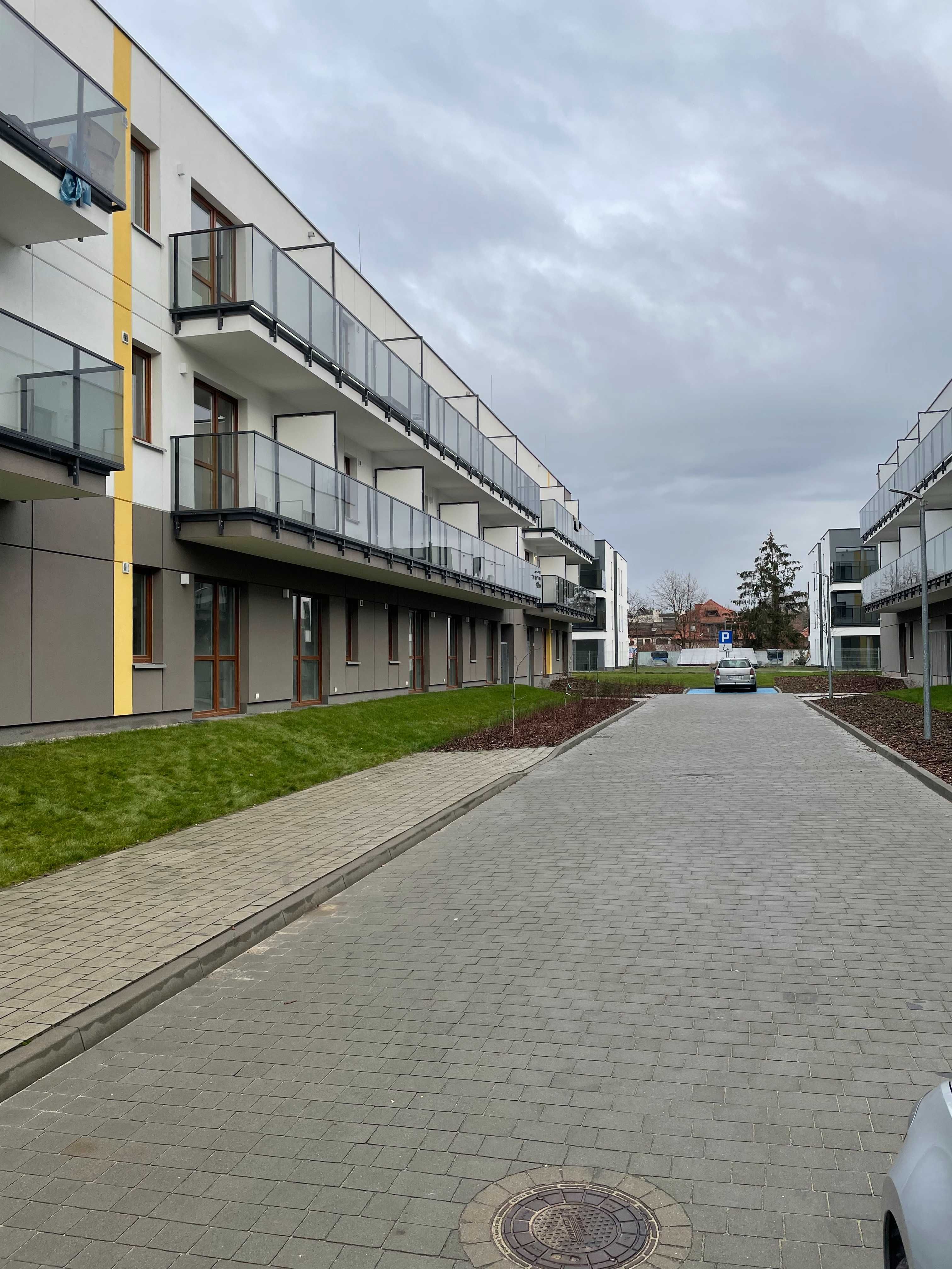 Wynajmę kawalerkę umeblowaną z balkonem na cichym strzeżonym osiedlu.