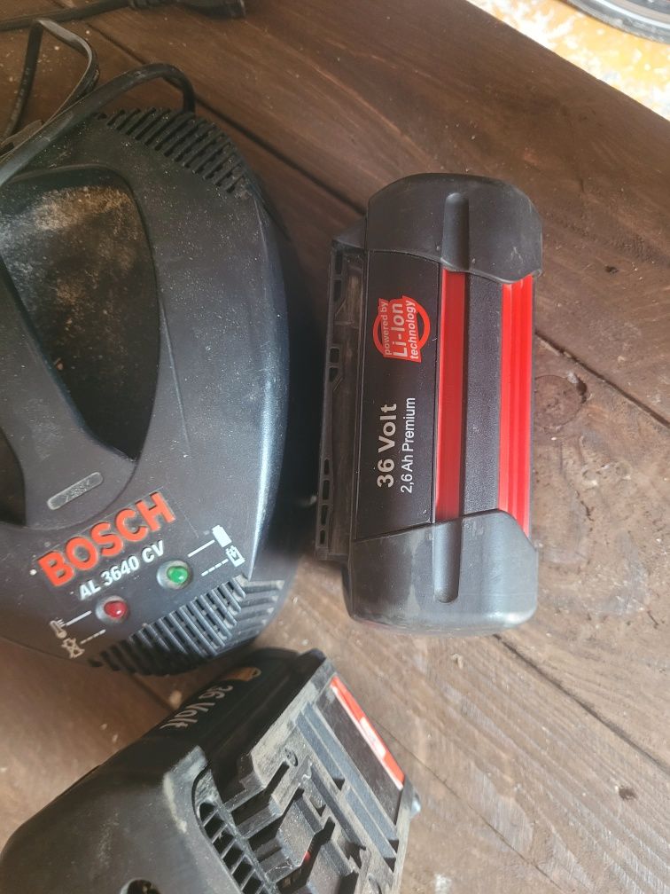 Sprzedam ładowarka Boscha 36V plus 2 baterie
