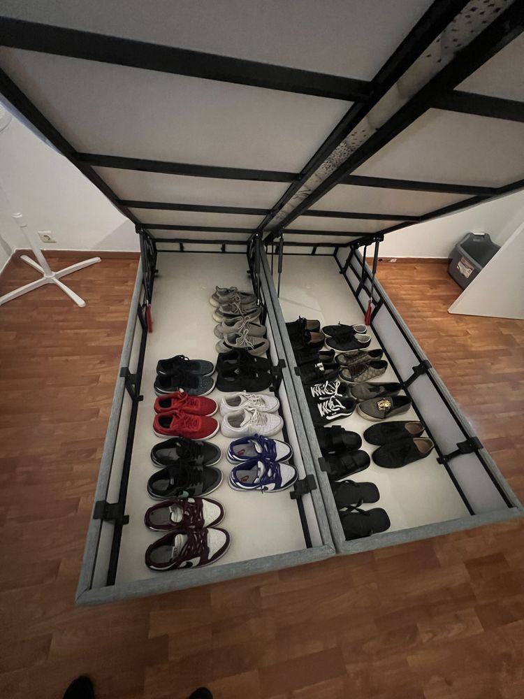 Cama com arrumação