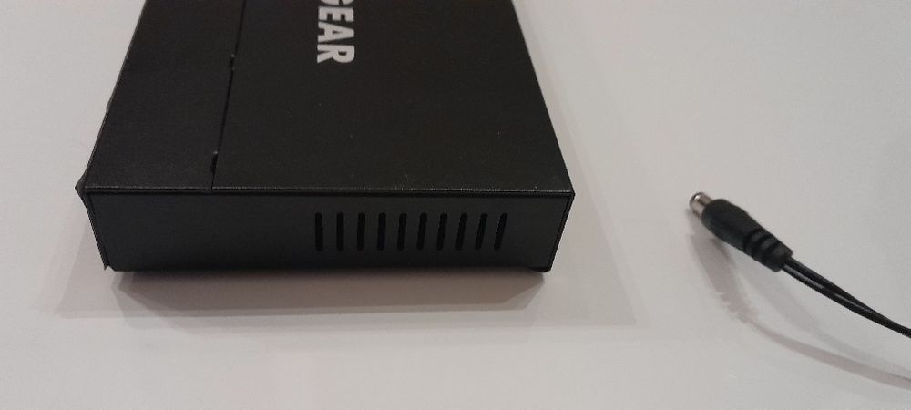 Switch de red marca Netgear
