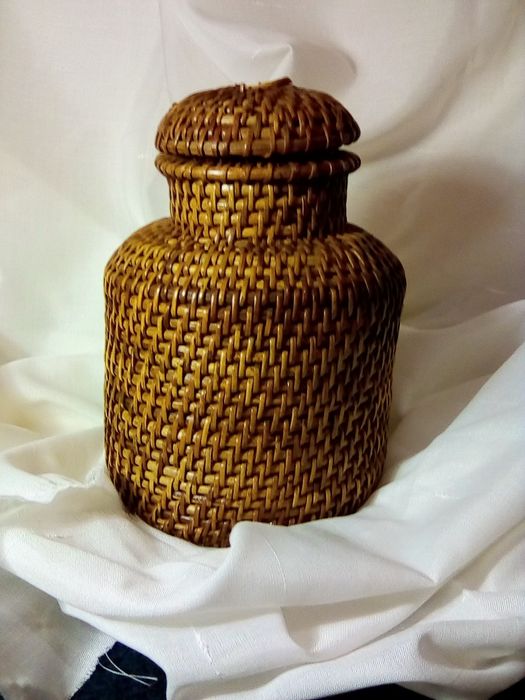 Recipiente artesanal em vime