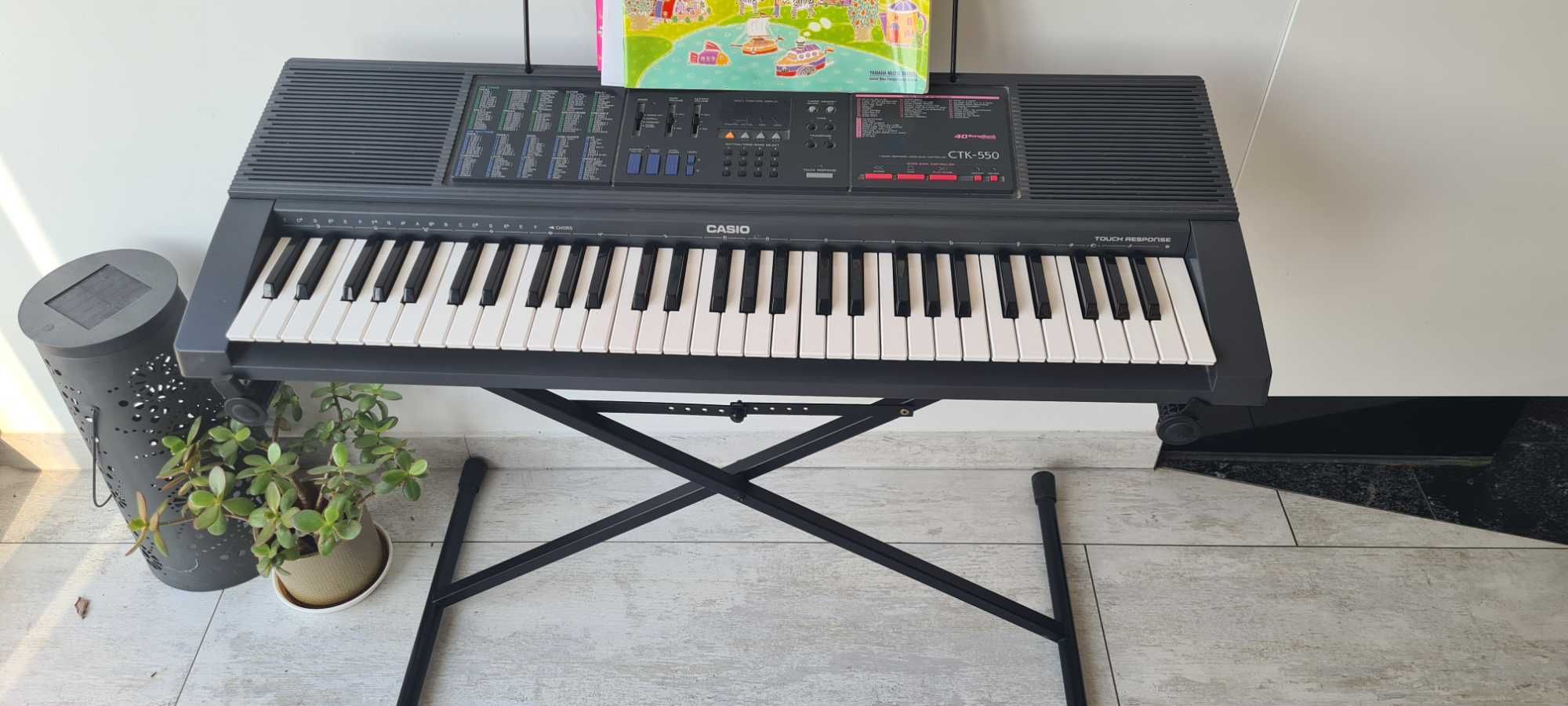 Casio Keyboard model CTK-550 + statyw