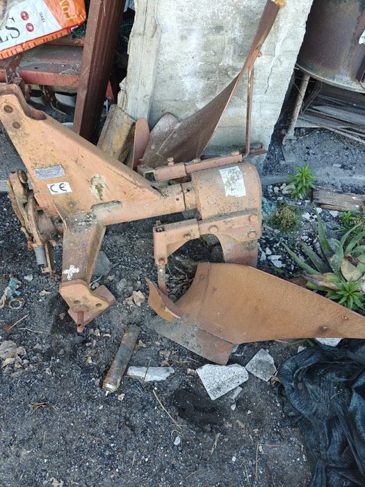 Arados charrua para trator