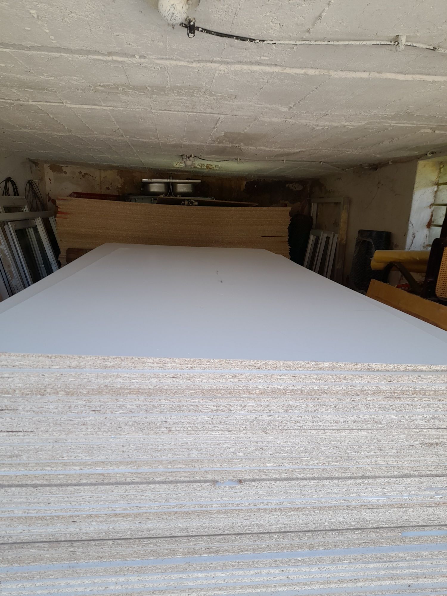 Płyta szalunkowa, konstrukcyjna 240x115x10 wiórowa laminowana biała