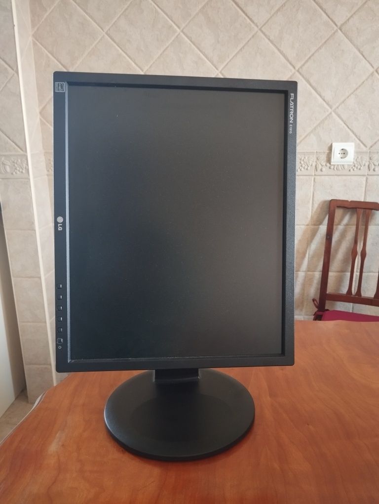 Monitor LG + Teclado + Rato