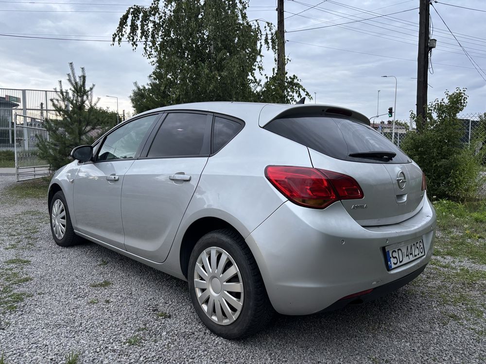 OPEL ASTRA J 1.7 CDTI 110KM 2010r Navi Pakiet Zimowy NISKIE SPALANIE