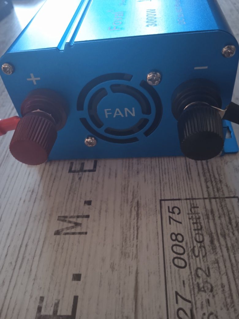 Инвертор Foval 3000w пертворювач струму. Універсальна резетка
