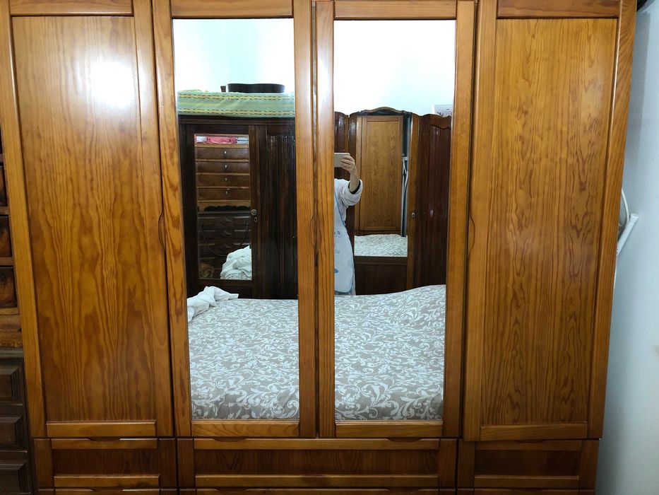 Roupeiro Elegante, Moderno e Como Novo! OPORTUNIDADE IMPERDÍVEL!