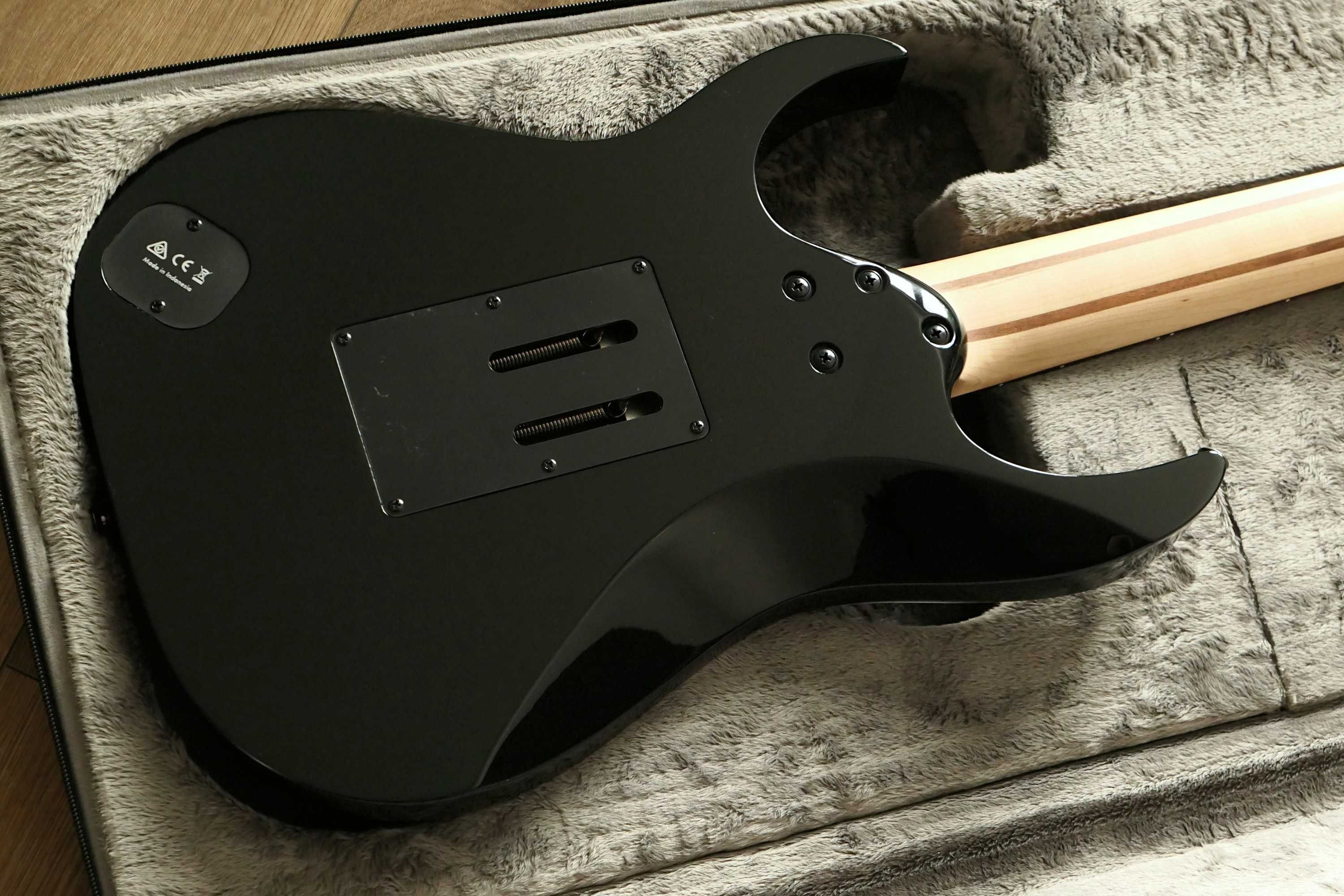 Ibanez Premium UV70P Universe + Ibanez Case