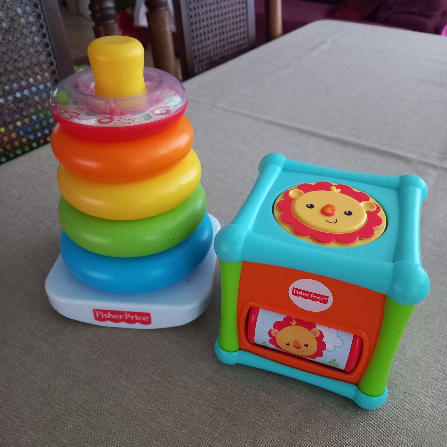 Zabawki Fisher price, piramidka, kostka edukacyjna. Zestaw