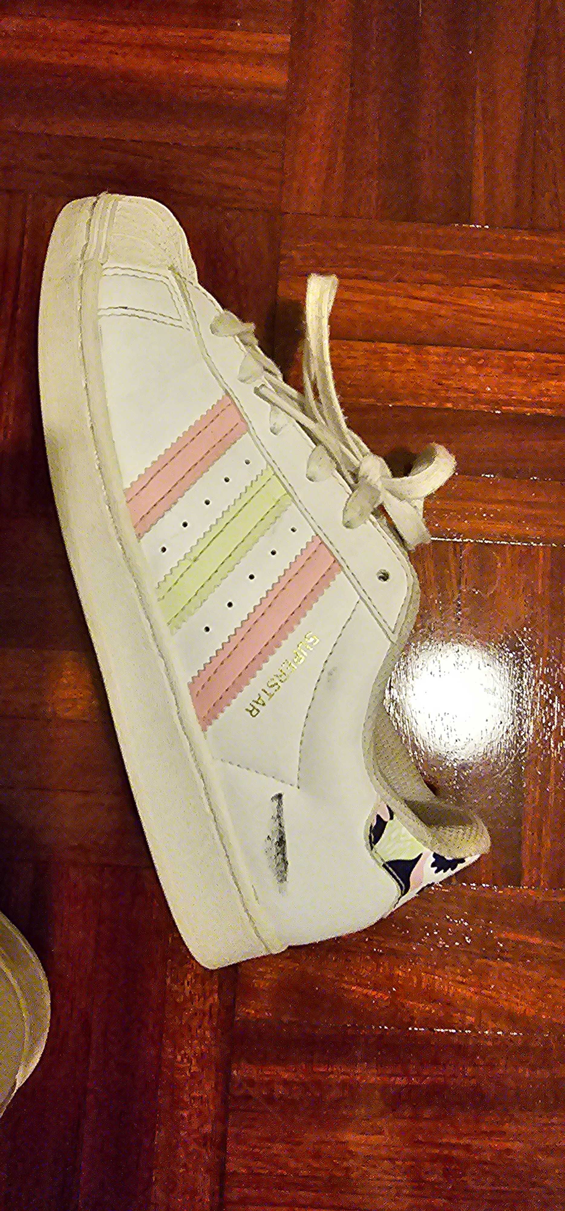 Ténis adidas superstar para menina