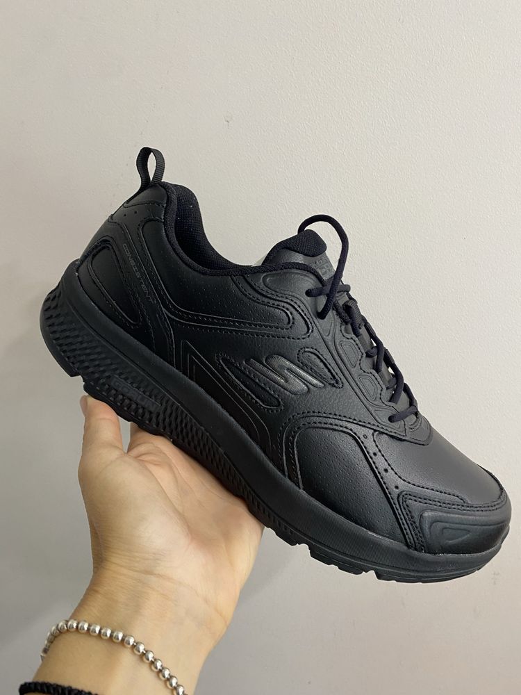 Skechers оригінал кросівки  легенькі р,42,5р.43.5р.45,5