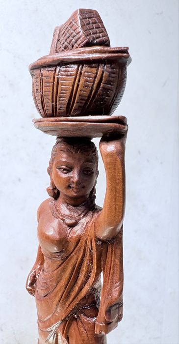 Magnífica pequena antiga escultura do Sec. XIX em madeira esculpida