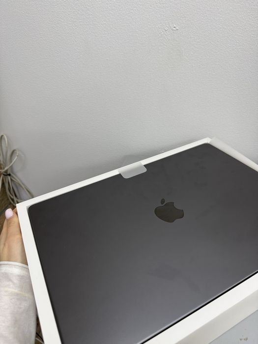 Used Apple Macbook Pro 16 36/512Gb. m3 pro chip