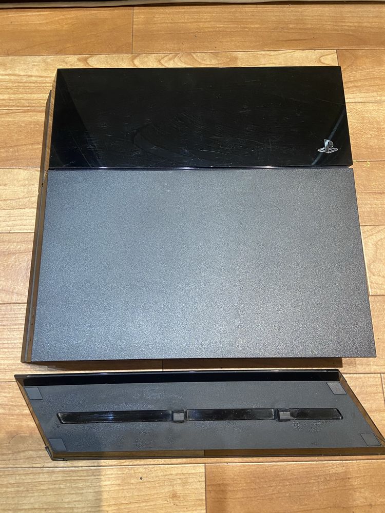 Playstation 4 500gb + 2 dualshock + зарядная станция