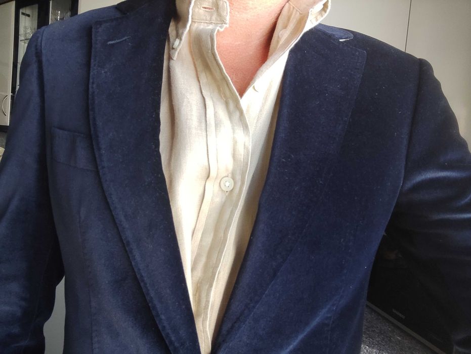 Casacos e blazeres novos da Oficina Mustra. Luxo