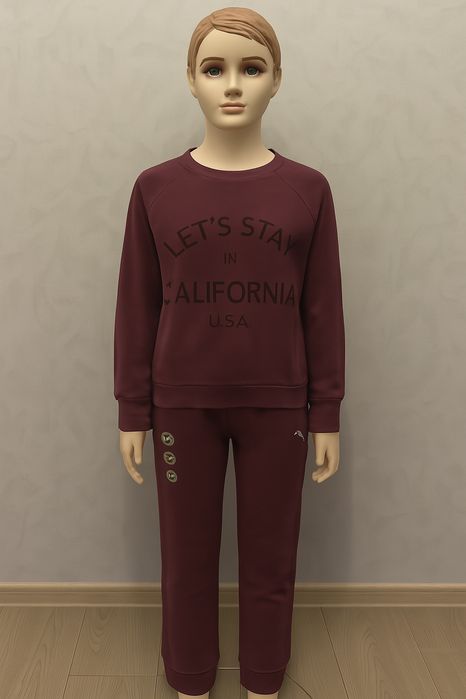 Женские и подростковые спортивные костюмы.