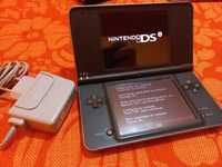 Nintendo DSi XL com carregador