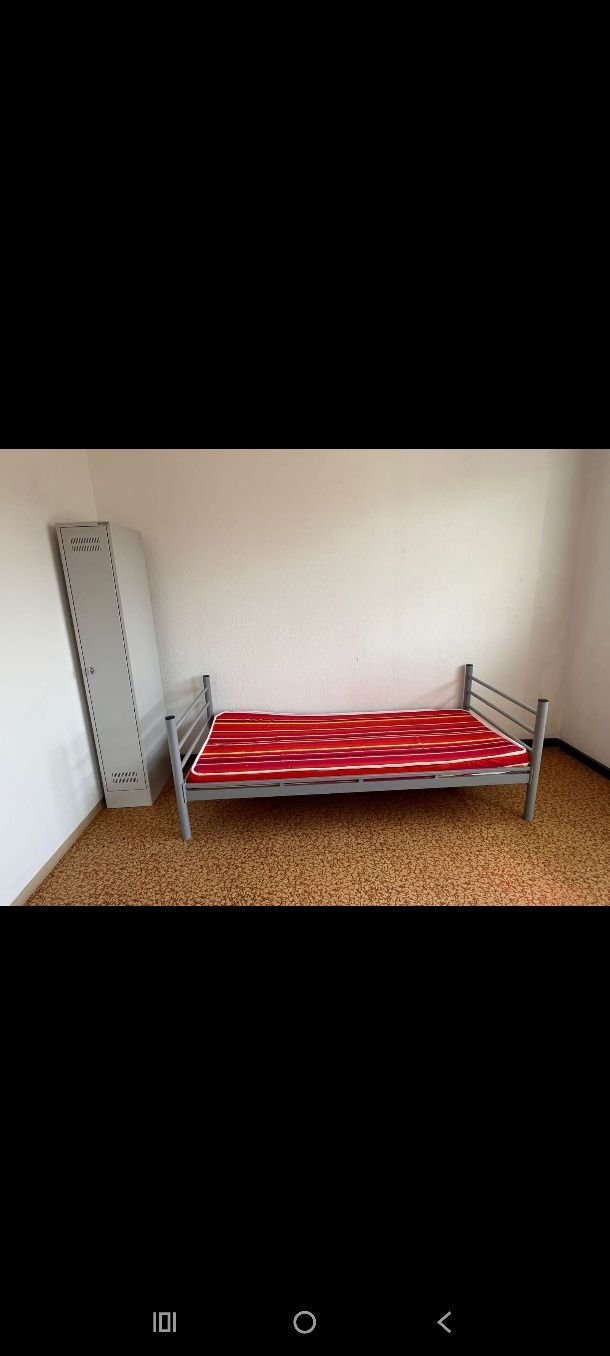 Łóżko pojedyncze metalowe 90 x 200 z materacem