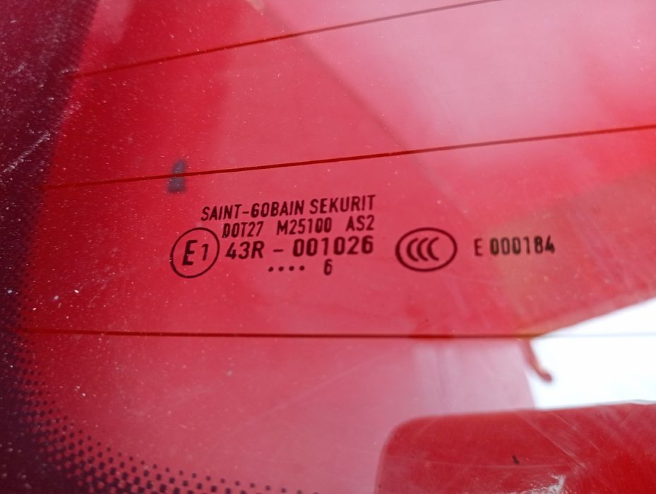 Скло заднє 7L6845211 Volkswagen Touareg 2003-06 Заднее стекло Туарег