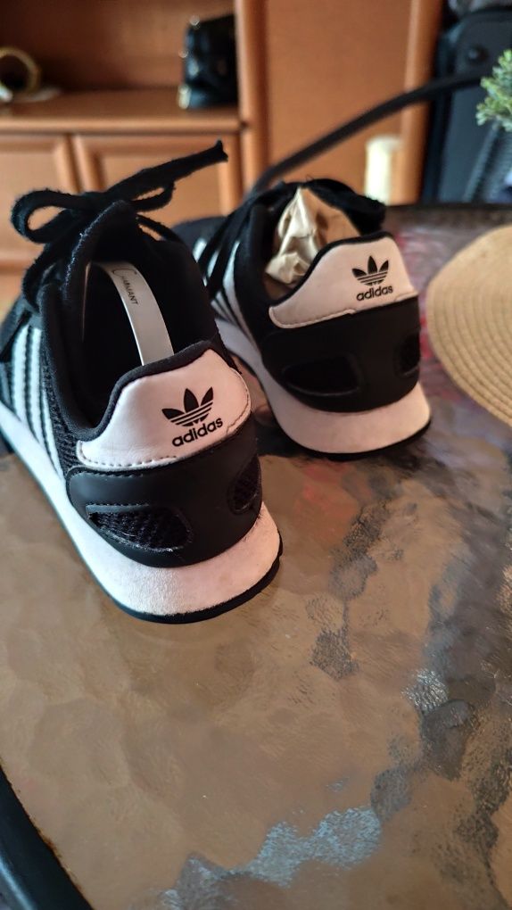 Продам кроссовки Adidas оригинал