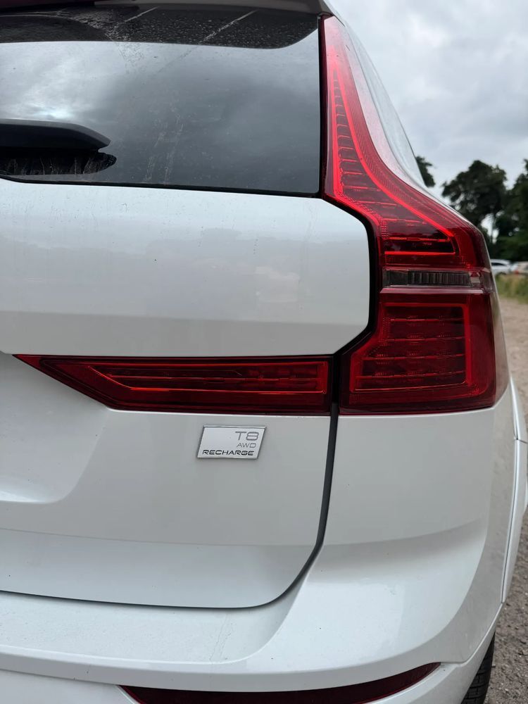 Volvo XC 60 Volvo XC60 Recharge T8 R-Design – Najbogatsza wersja wyposażenia.