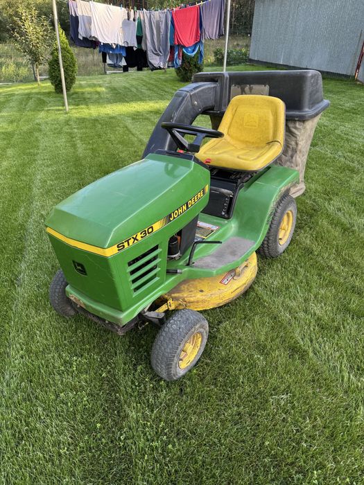 Kosiarka traktorek John Deere STX 30