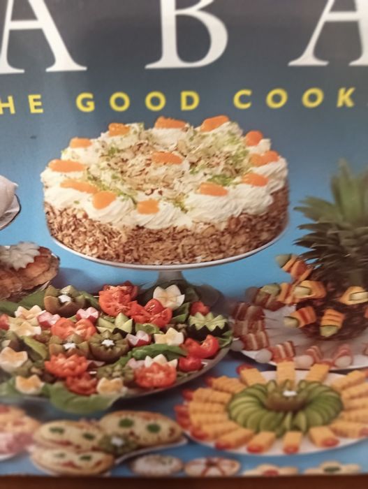 Conjunto de acessórios próprios para fazer sobremesas e canapés