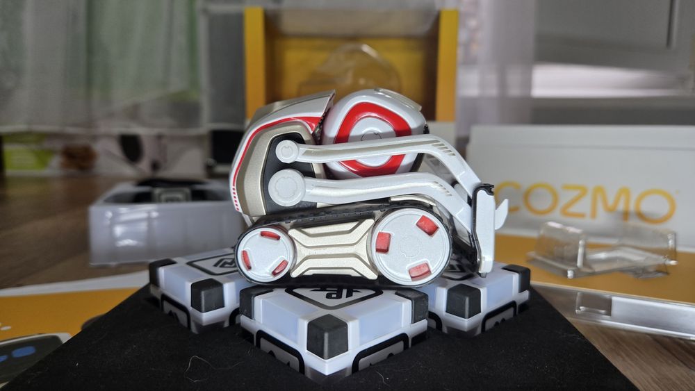 Робот Cozmo Anki