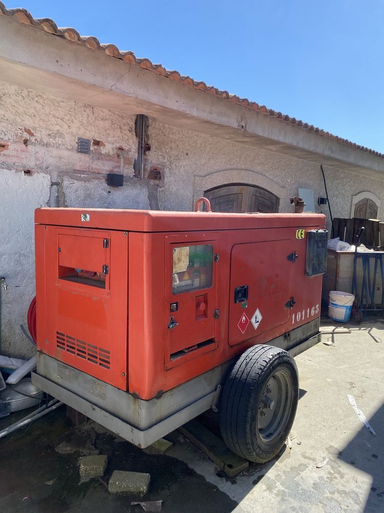 Gerador 30 KVA com REBOQUE