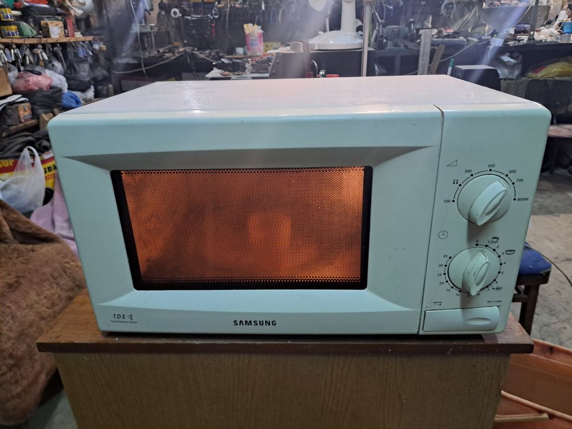 Продам микроволновку SAMSUNG