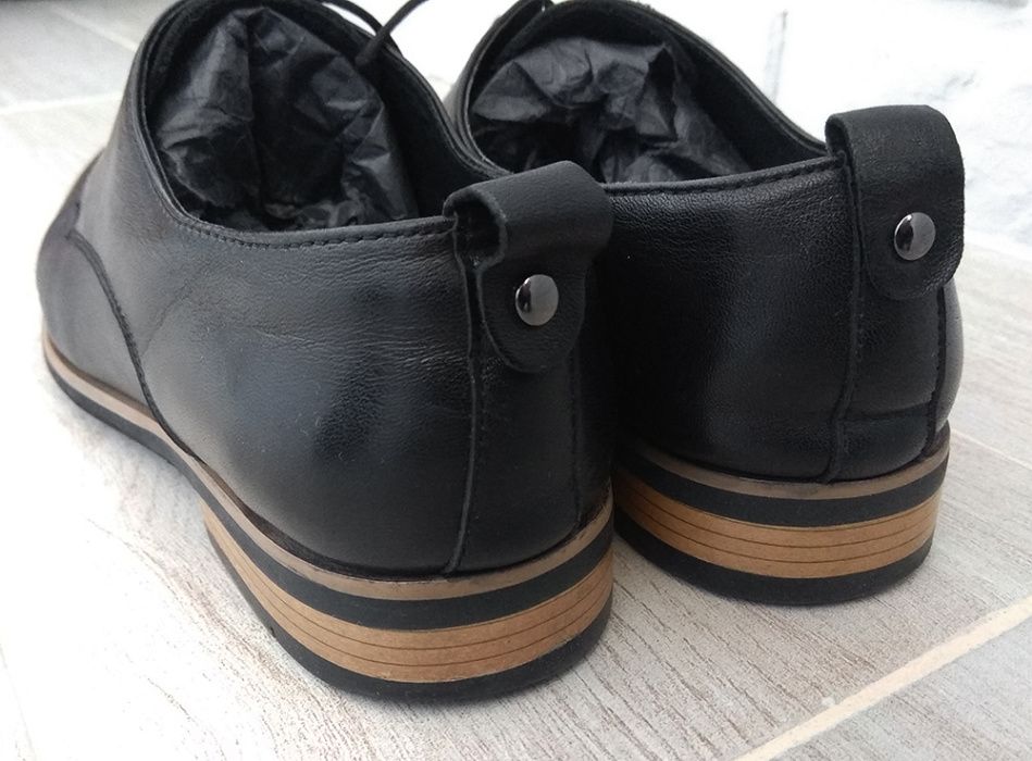 Кожаные чёрные туфли