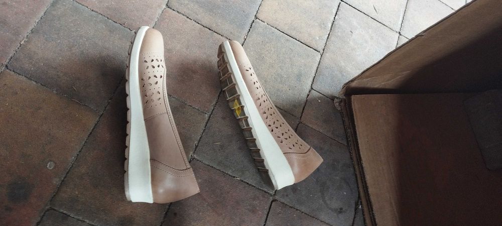 Damskie półbuty na małym koturnie 37 LASOCKI