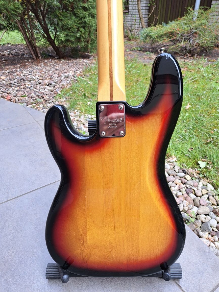 Gitara  basowa Fender Precyzion.