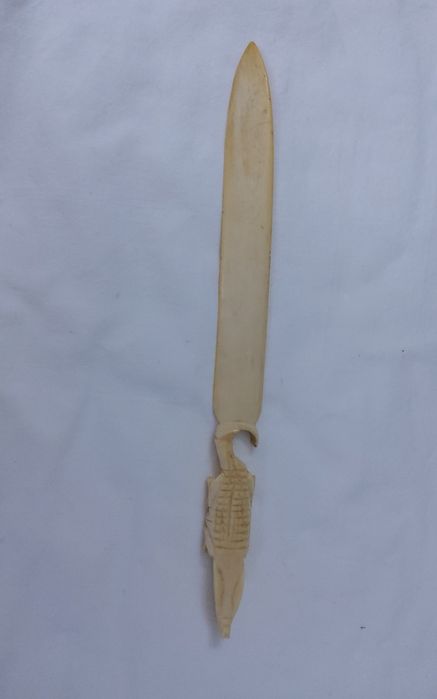 ABRE CARTAS em " Osso " , muito antigo