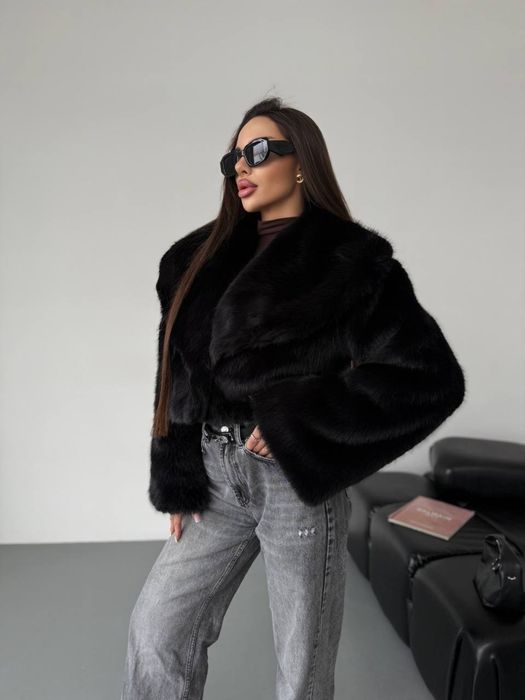 Укорочена шуба з хутра-тренд цього сезона