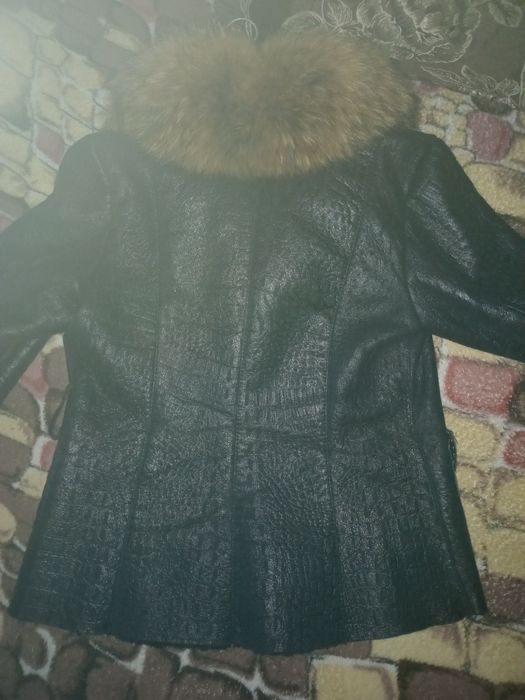 Шкіряна жіноча куртка