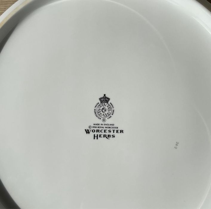 Порцелянова тарілка для тортів та тістечок